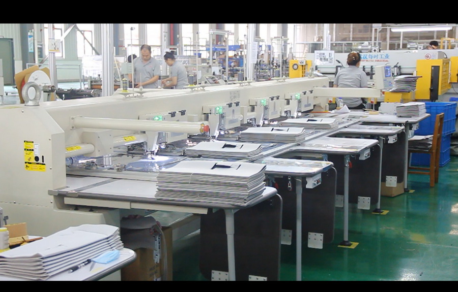 四头自动缝纫模板机